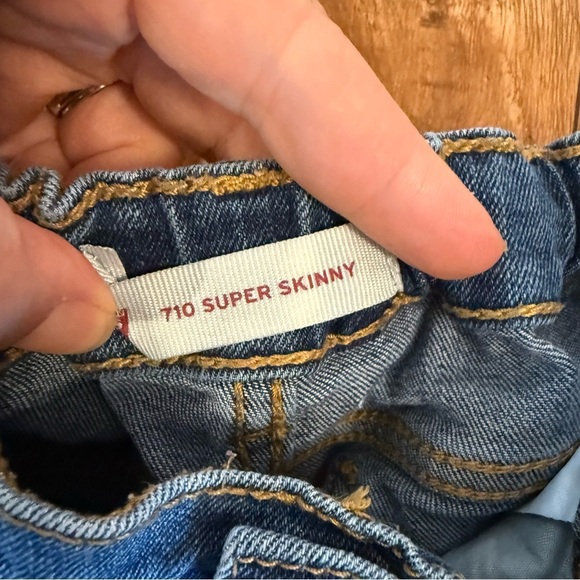 LEVIS 710 Girls Blue Distressed Super Skinny Jeans Waist Adjusters Size 12 - Picture 3 of 9
